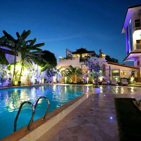Deluxx Boutique Hotel Sihanoukville Exterior foto